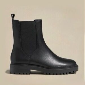 BANANA REPUBLIC | Lugg Sole Leather Chelsea Boots in Black | Sz 8.5